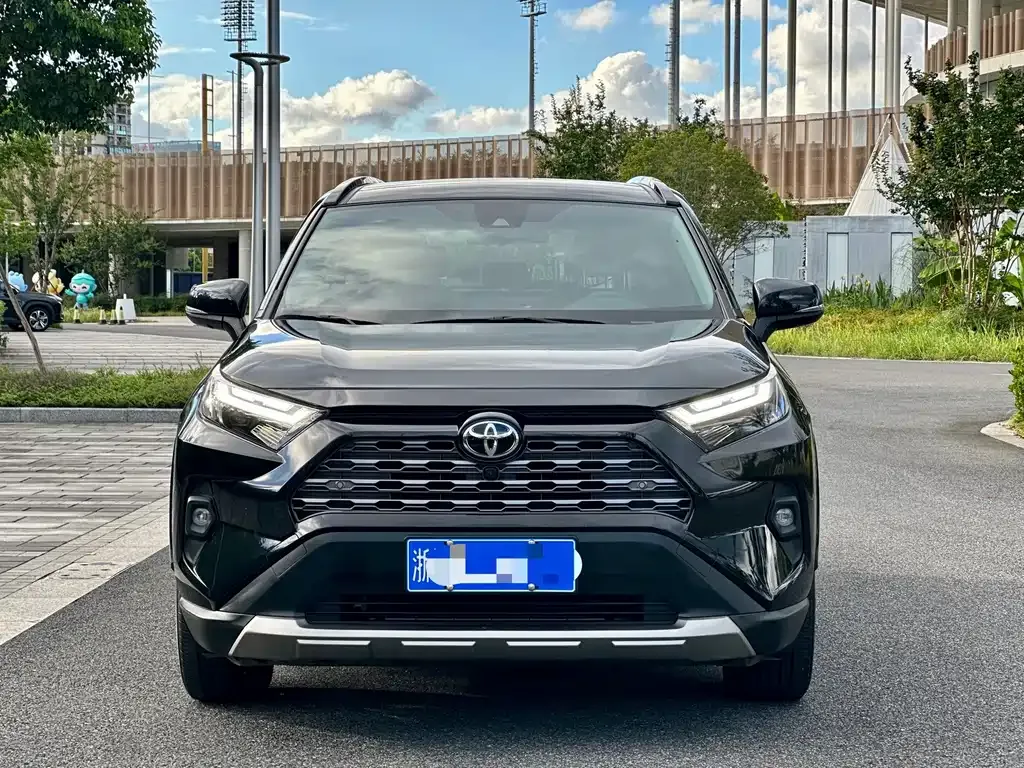 Toyota RAV4 — фото 5