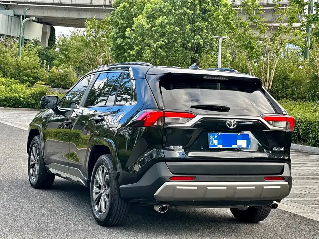 Toyota RAV4 — фото 4