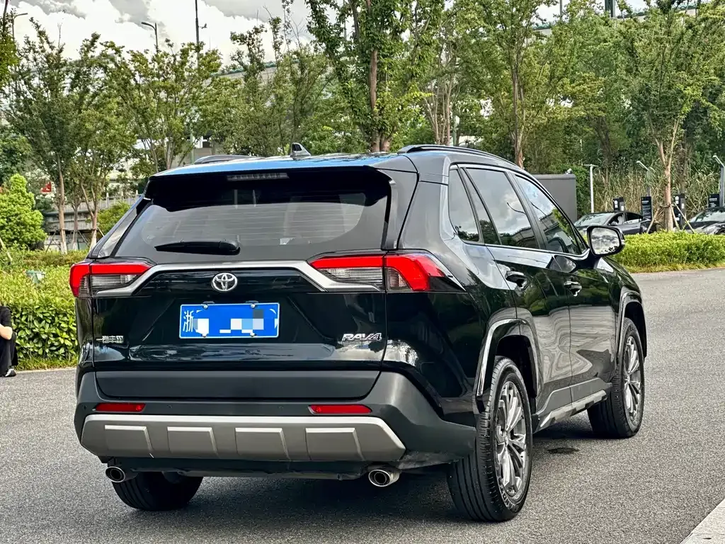 Toyota RAV4 — фото 10