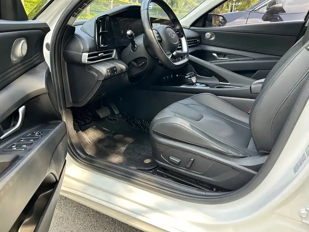 Hyundai Elantra — фото 4