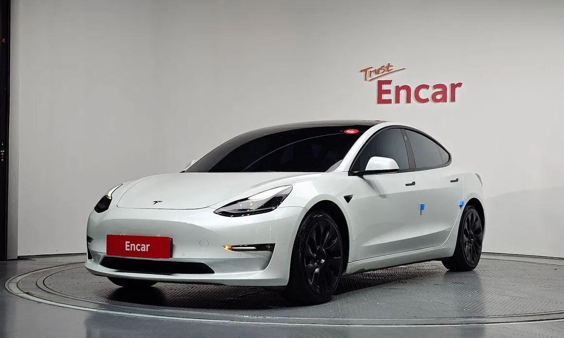 Tesla Model 3 — фото 1
