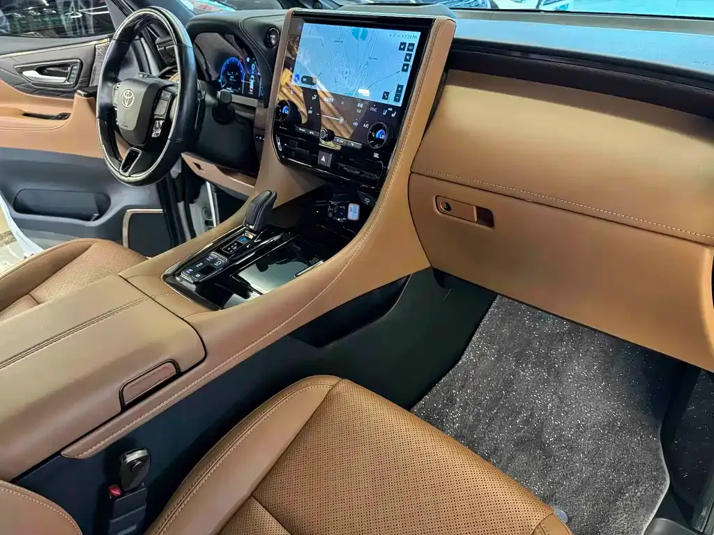 Toyota Alphard — фото 6