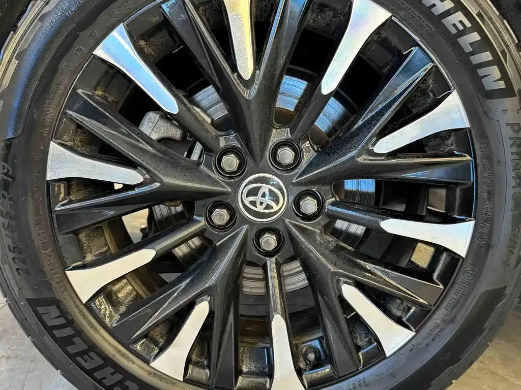 Toyota Alphard — фото 2