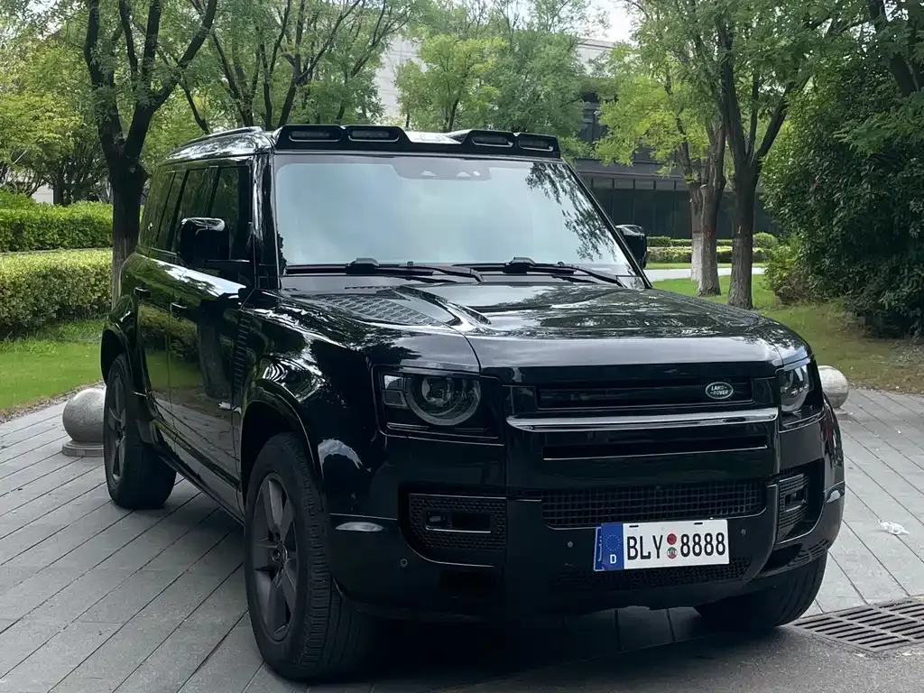 Land Rover Defender — фото 1