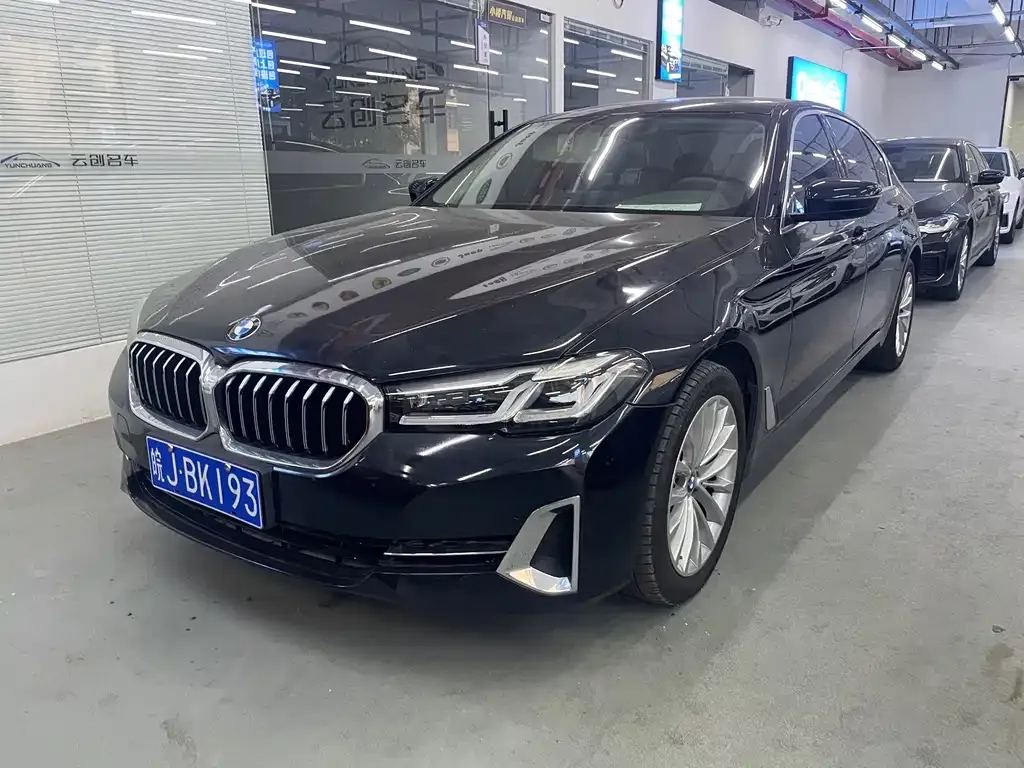 BMW 5 Series — фото 1