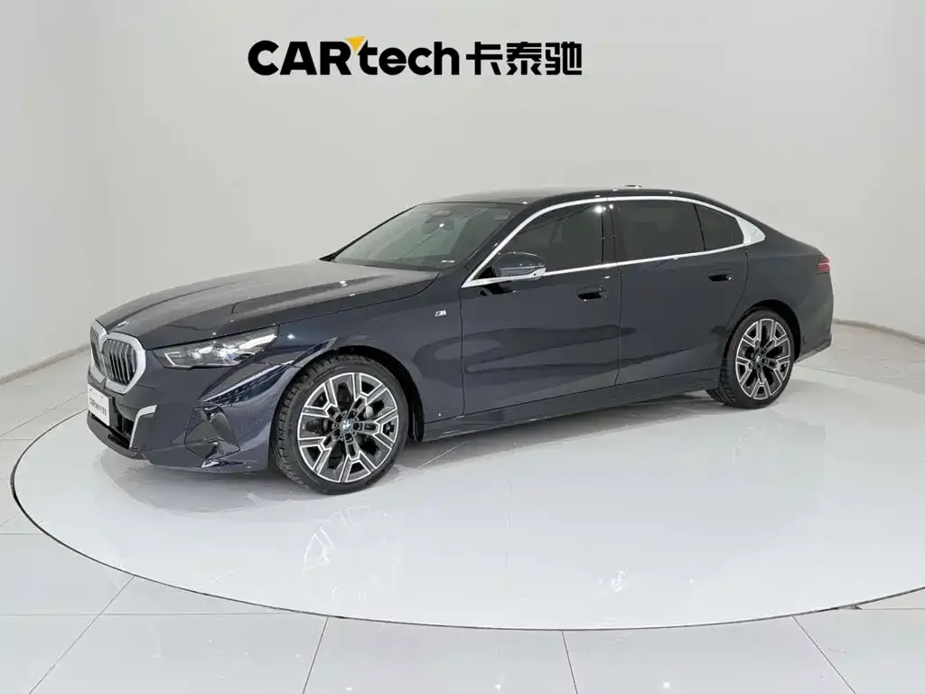 BMW 5 Series — фото 1