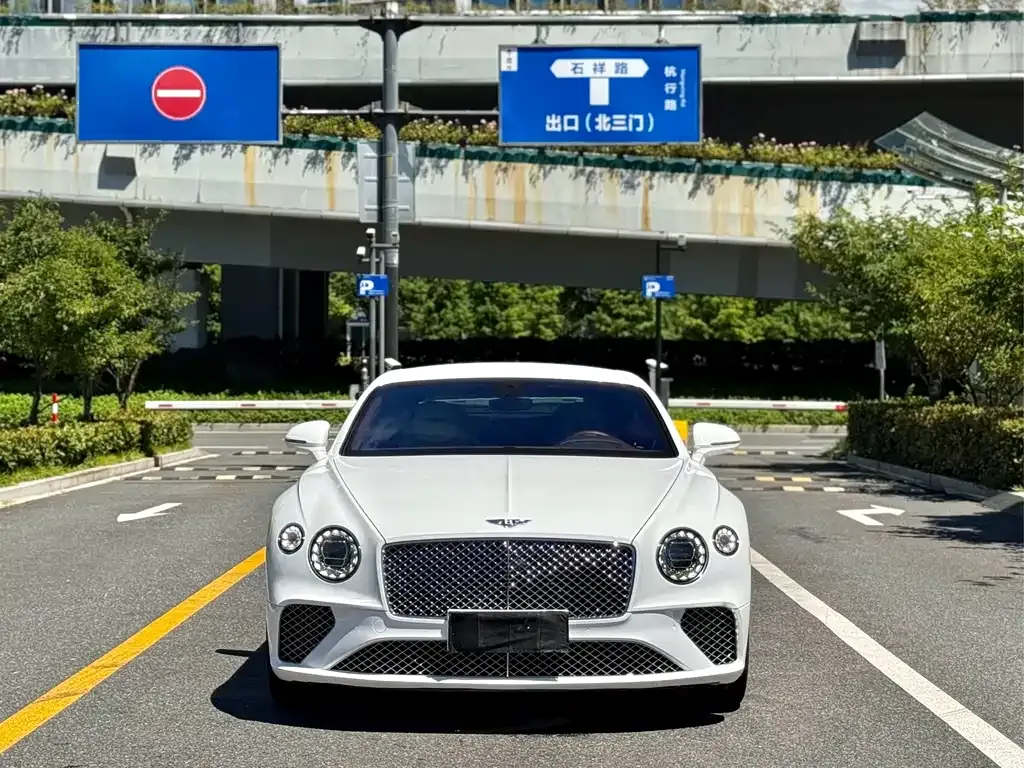 Bentley Continental — фото 1