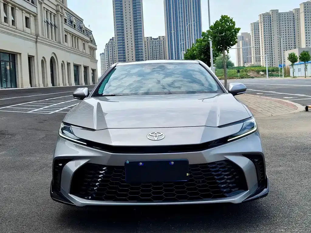 Toyota Camry — фото 5