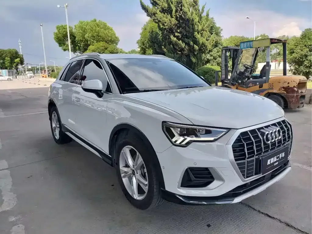 Audi Q3 — фото 1
