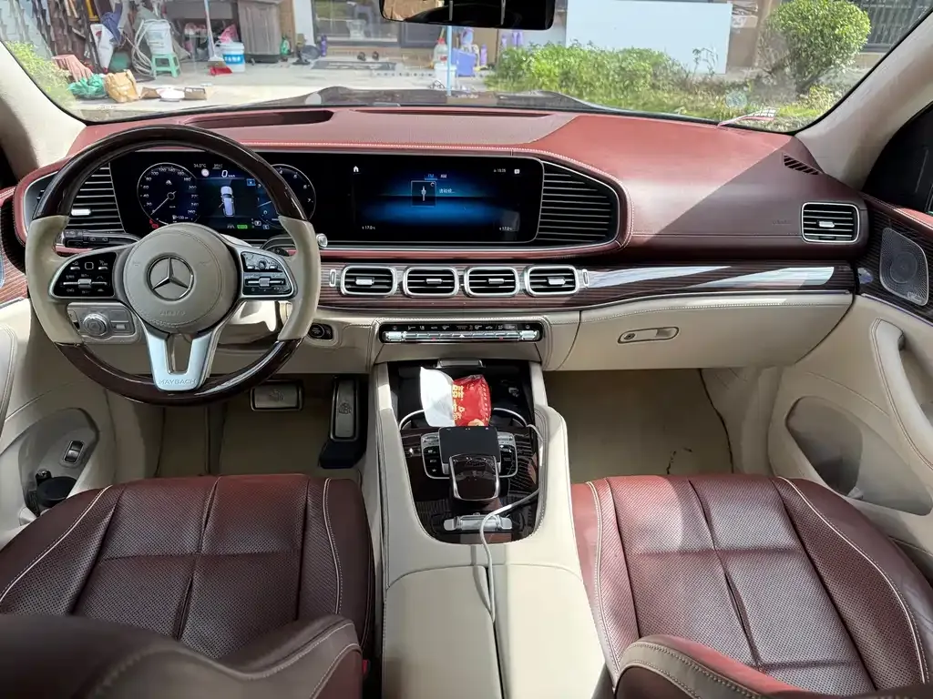 Mercedes-Benz GLS — фото 6