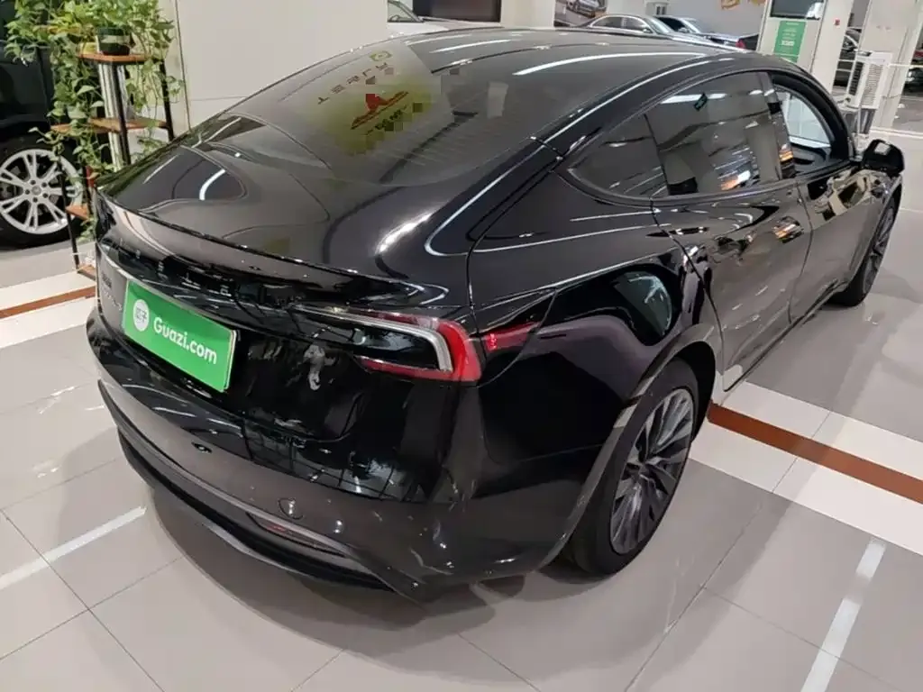 Tesla Model 3 — фото 4