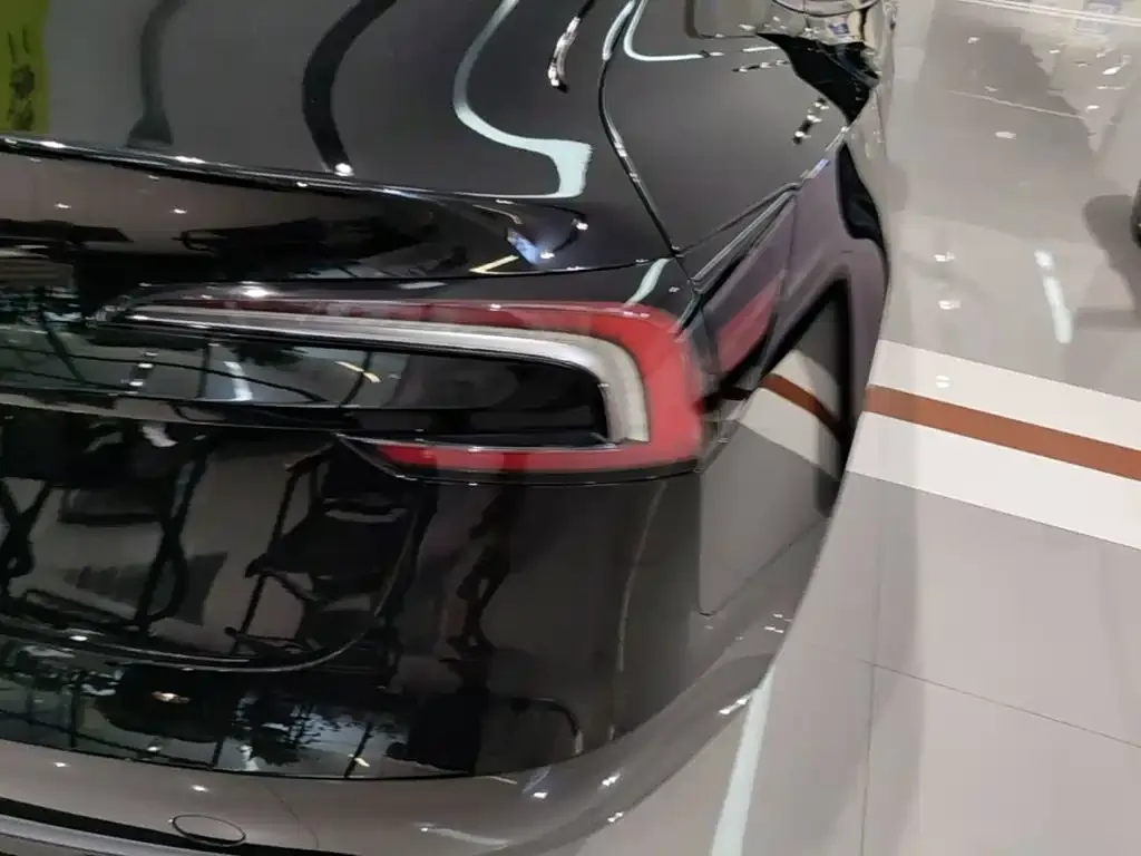 Tesla Model 3 — фото 8