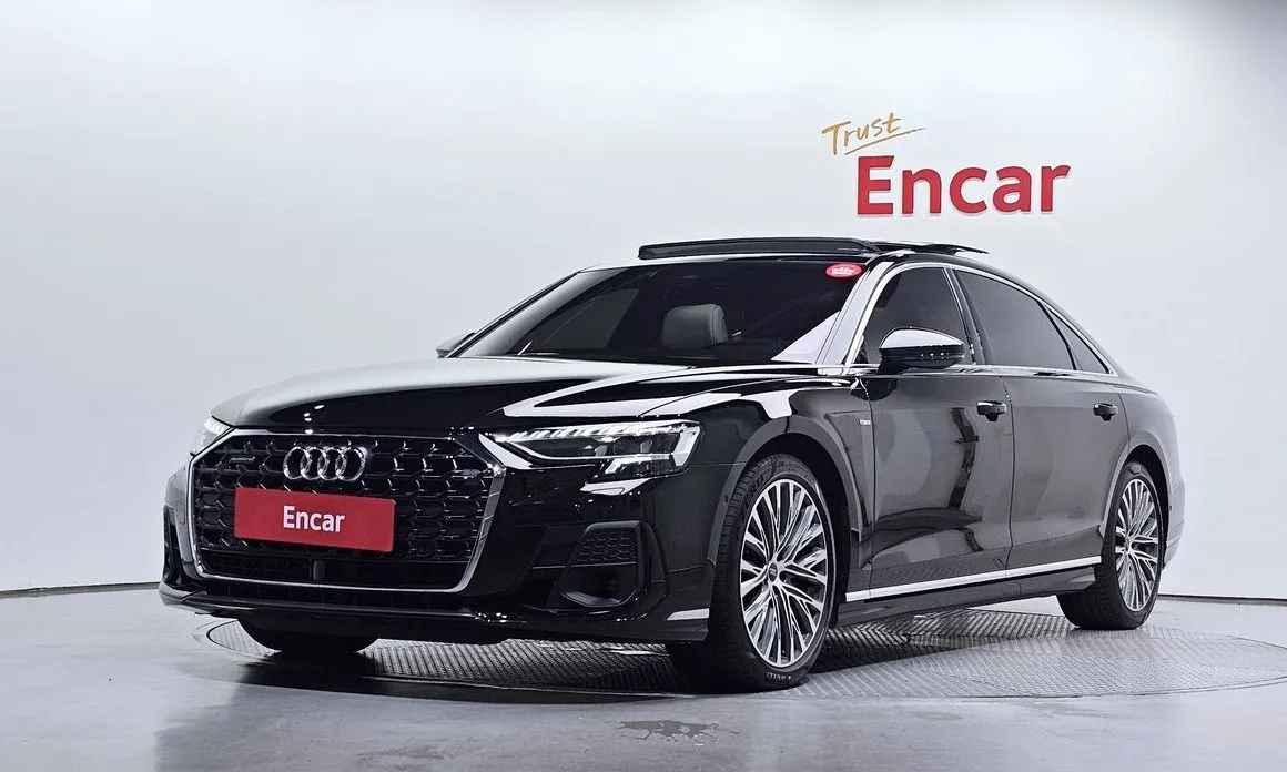 Audi A8 — фото 1