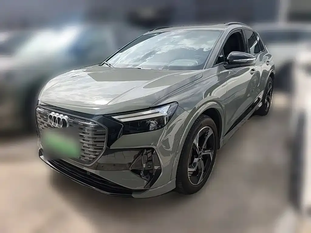 Audi Q4 e-tron — фото 1