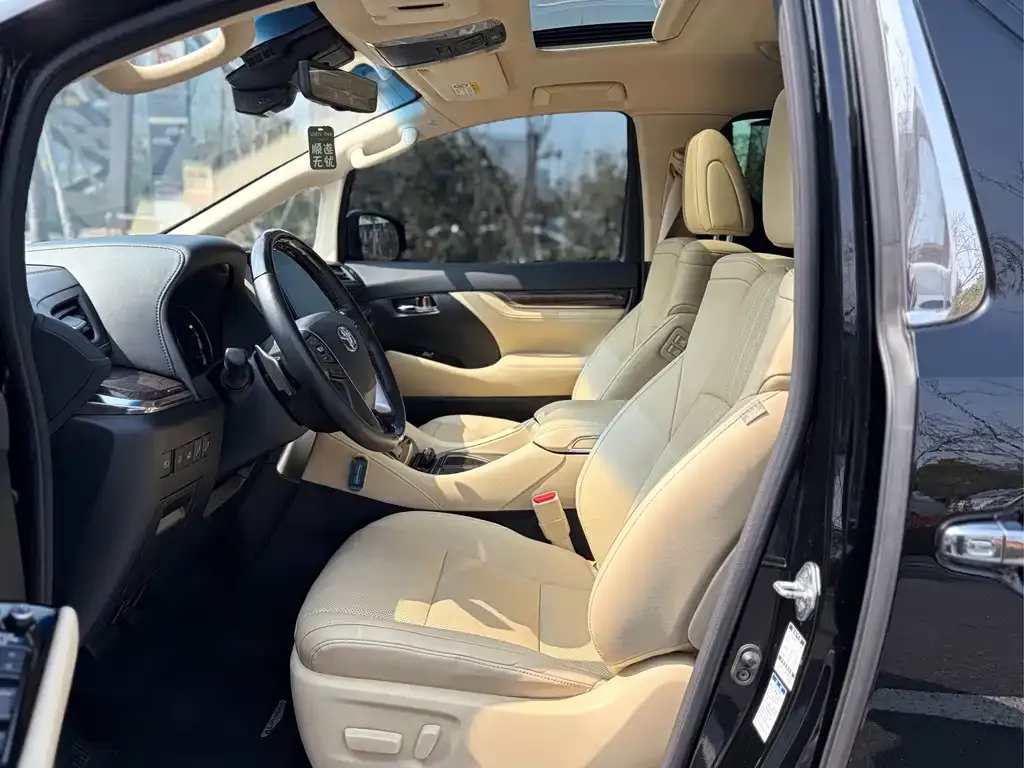 Toyota Alphard — фото 5