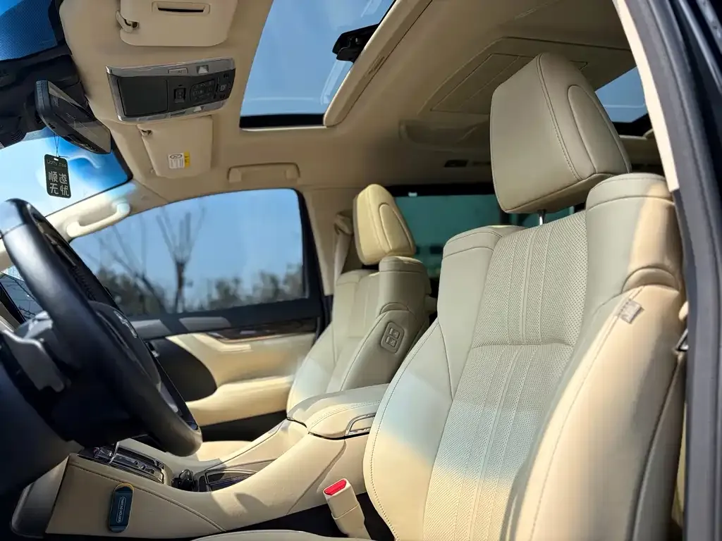Toyota Alphard — фото 3