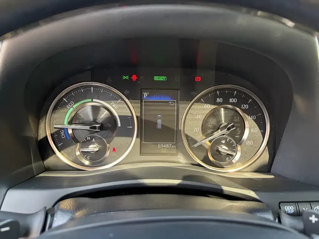 Toyota Alphard — фото 9