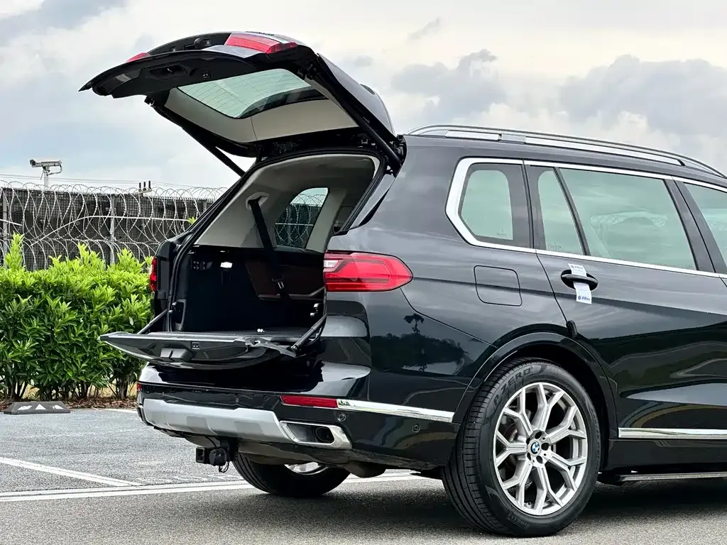 BMW X7 — фото 9