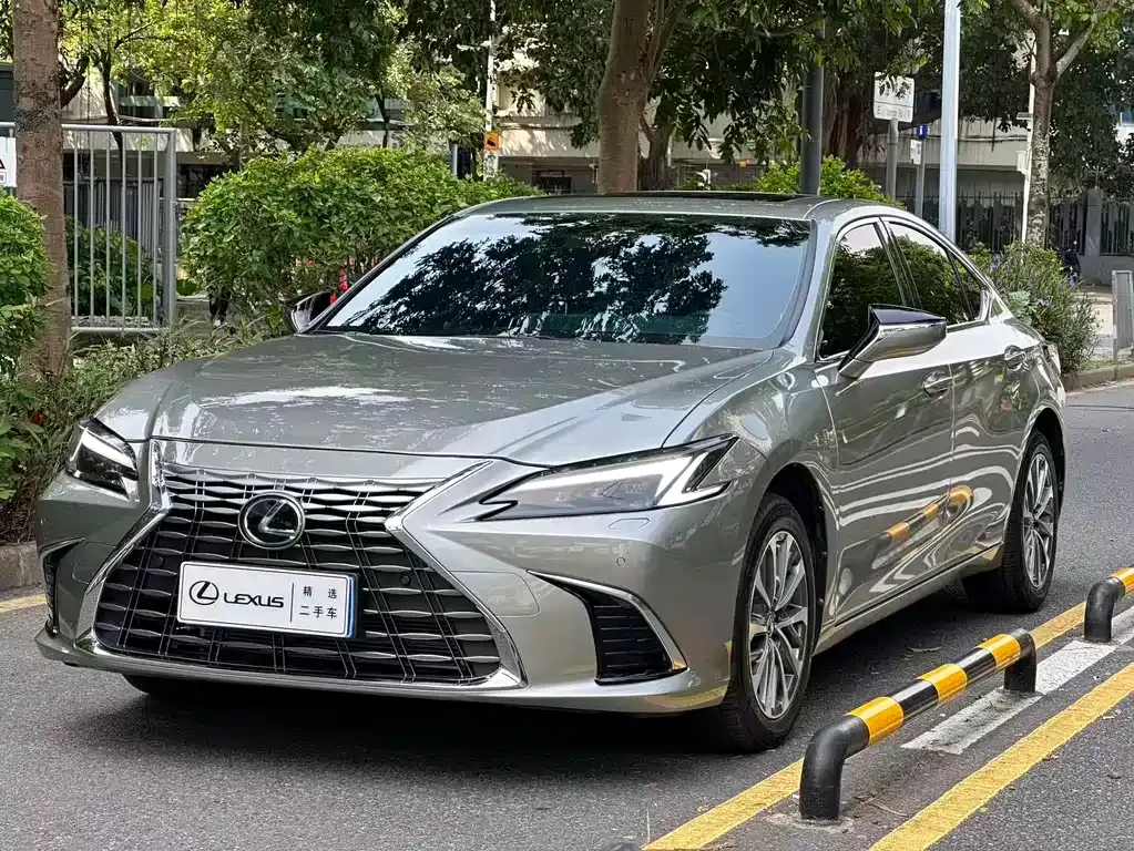 Lexus ES — фото 1