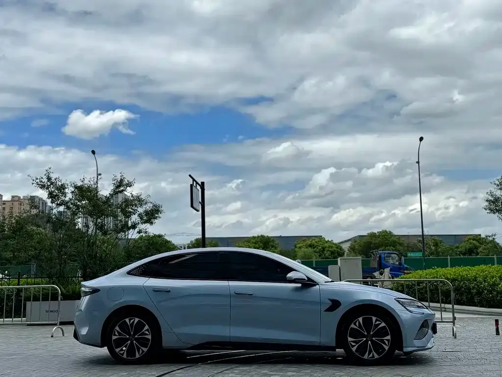 BYD Seal — фото 10