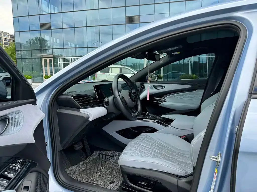 BYD Seal — фото 8