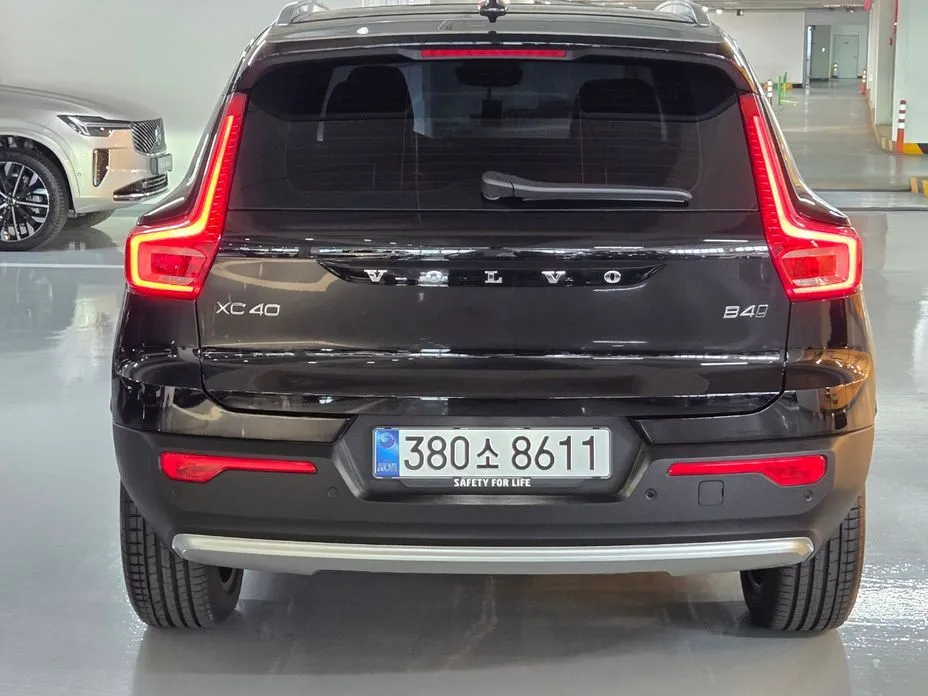 Volvo XC40 — фото 9