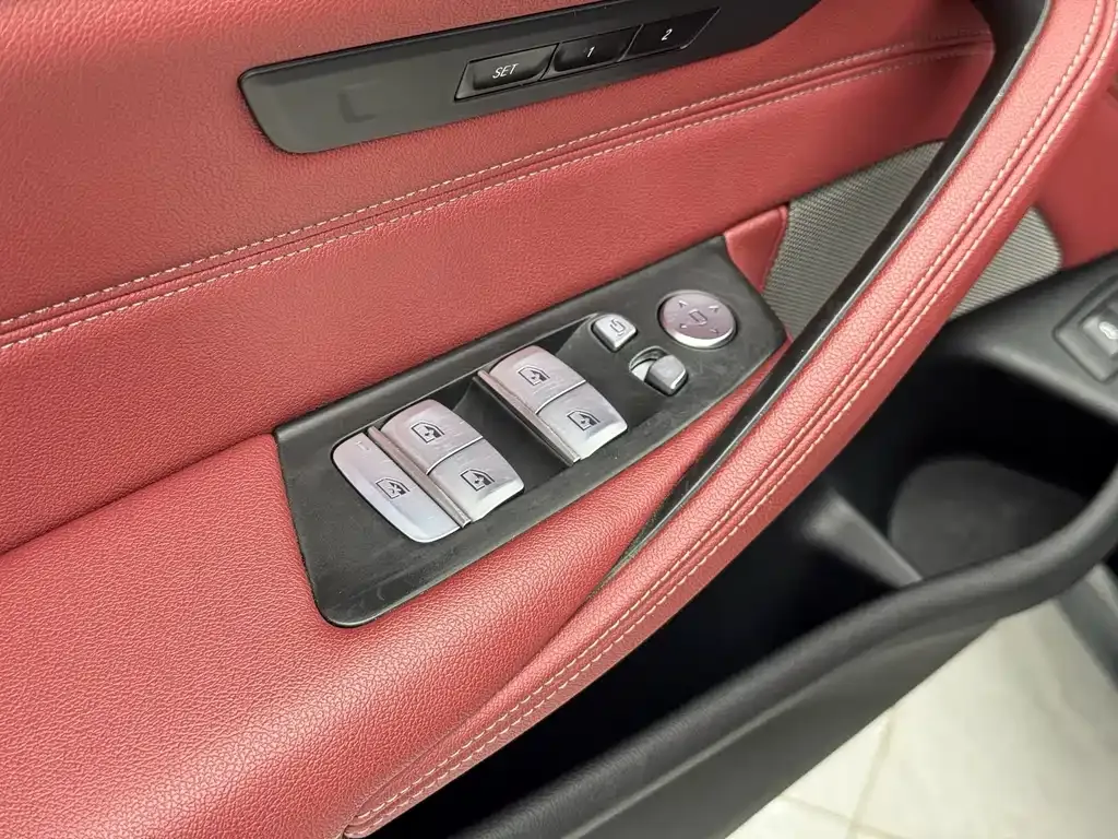 BMW 5 Series — фото 4