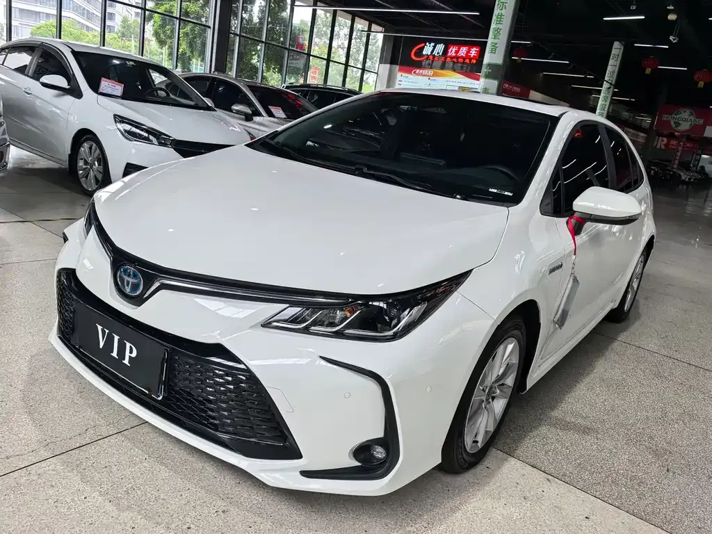 Toyota Corolla — фото 1