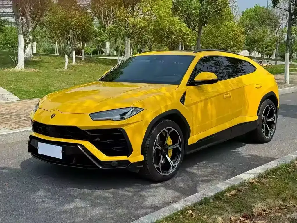 Lamborghini Urus — фото 1