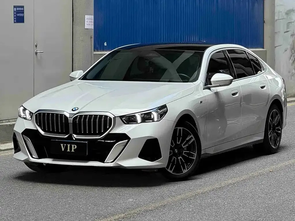 BMW 5 Series — фото 1