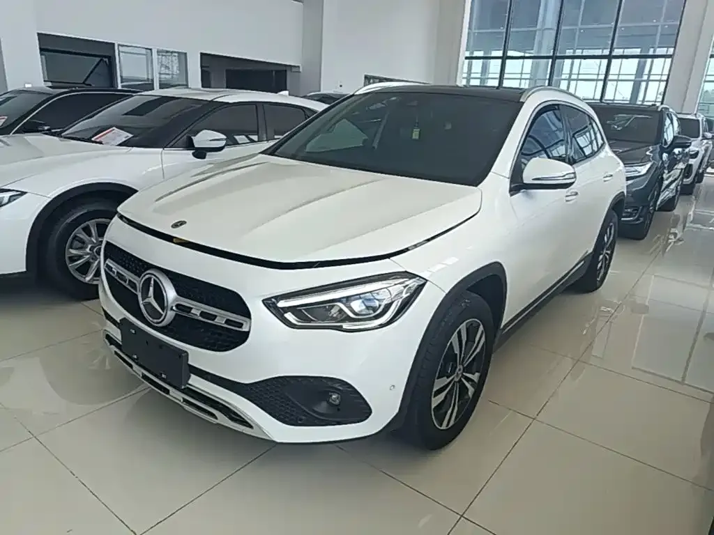 Mercedes-Benz GLA — фото 1