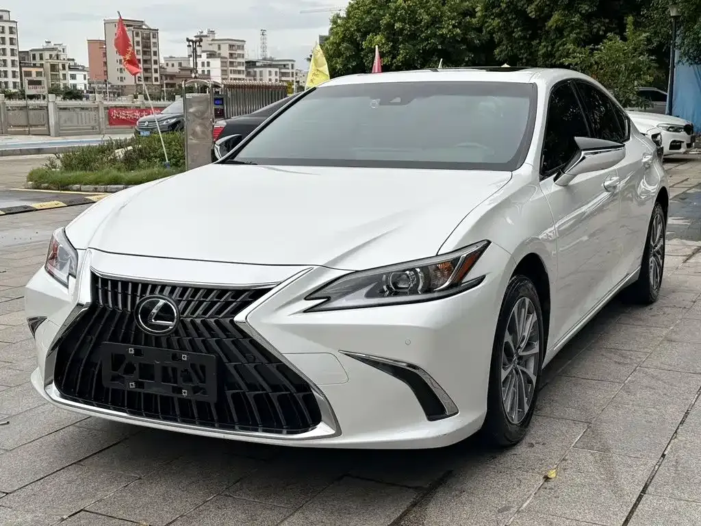 Lexus ES — фото 1