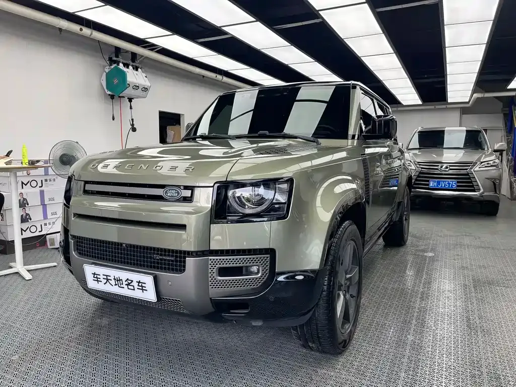 Land Rover Defender — фото 1