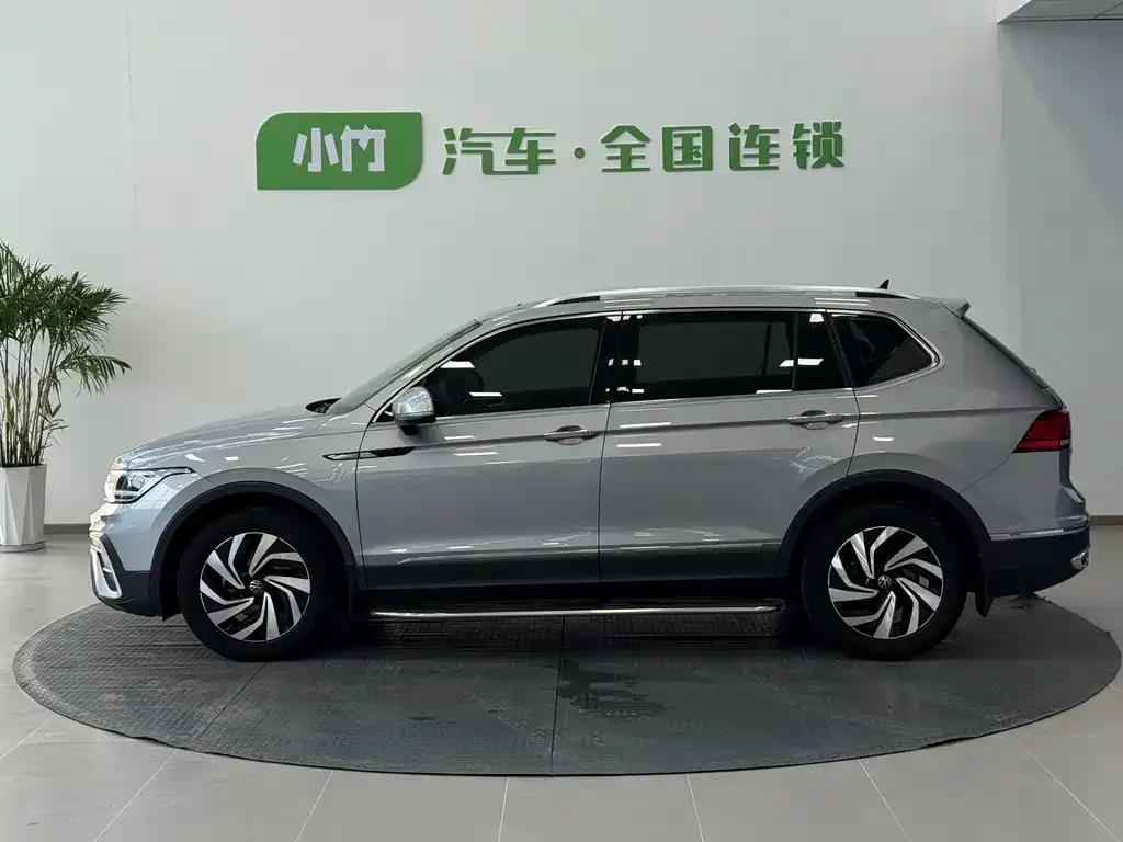 Volkswagen Tiguan L — фото 10