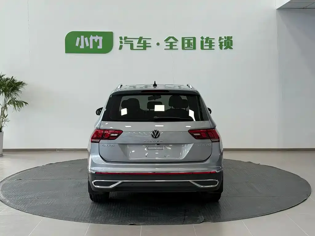 Volkswagen Tiguan L — фото 9