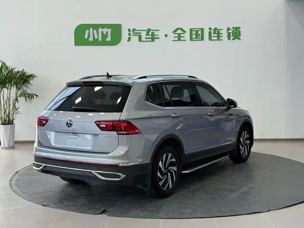 Volkswagen Tiguan L — фото 4