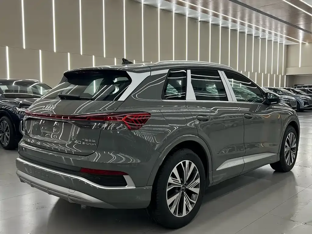 Audi Q4 e-tron — фото 3