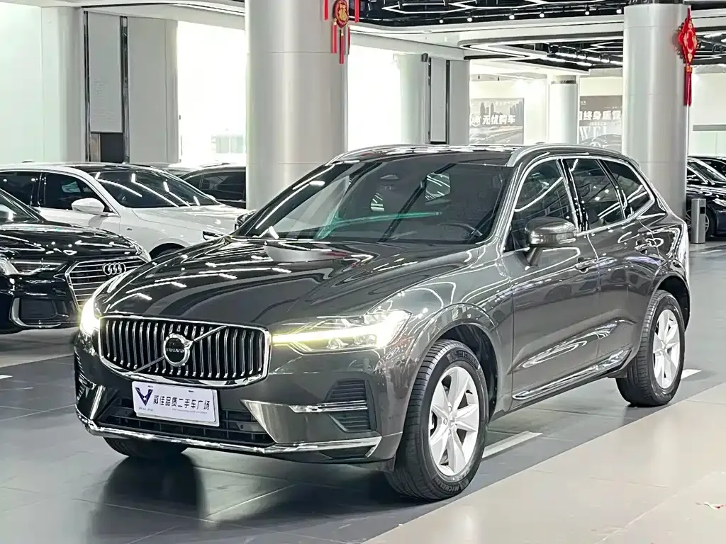 Volvo XC60 — фото 1