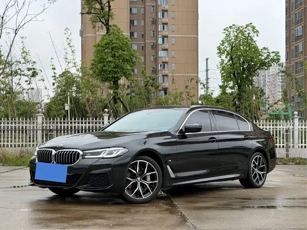 BMW 5 Series — фото 1
