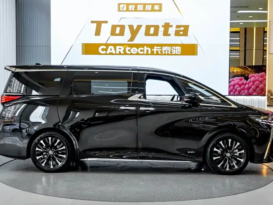Toyota Alphard — фото 2