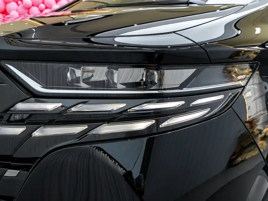 Toyota Alphard — фото 4