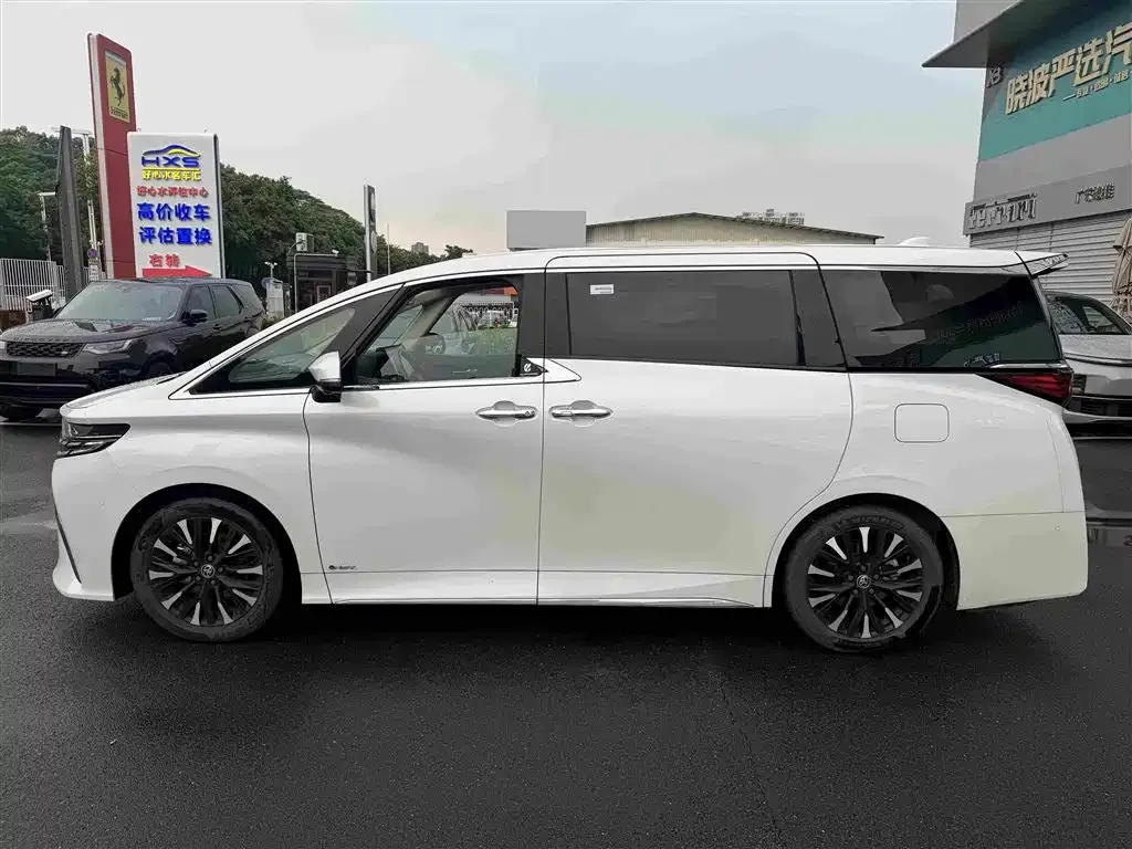 Toyota Alphard — фото 3