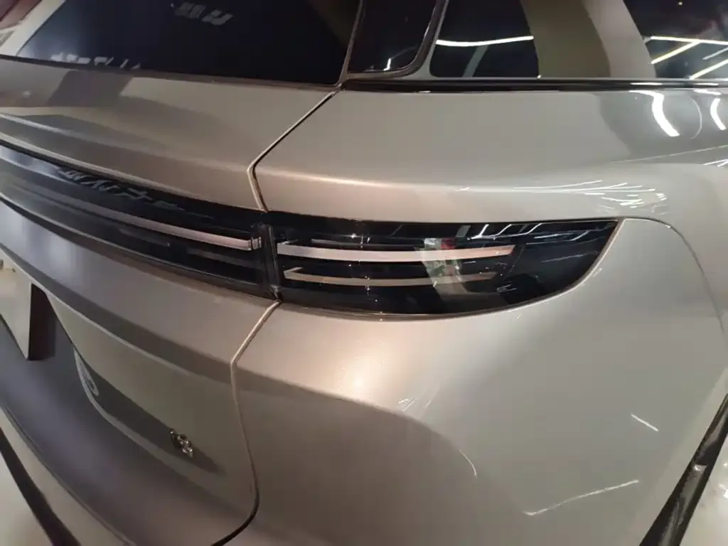 Li Auto Li i8 — фото 10