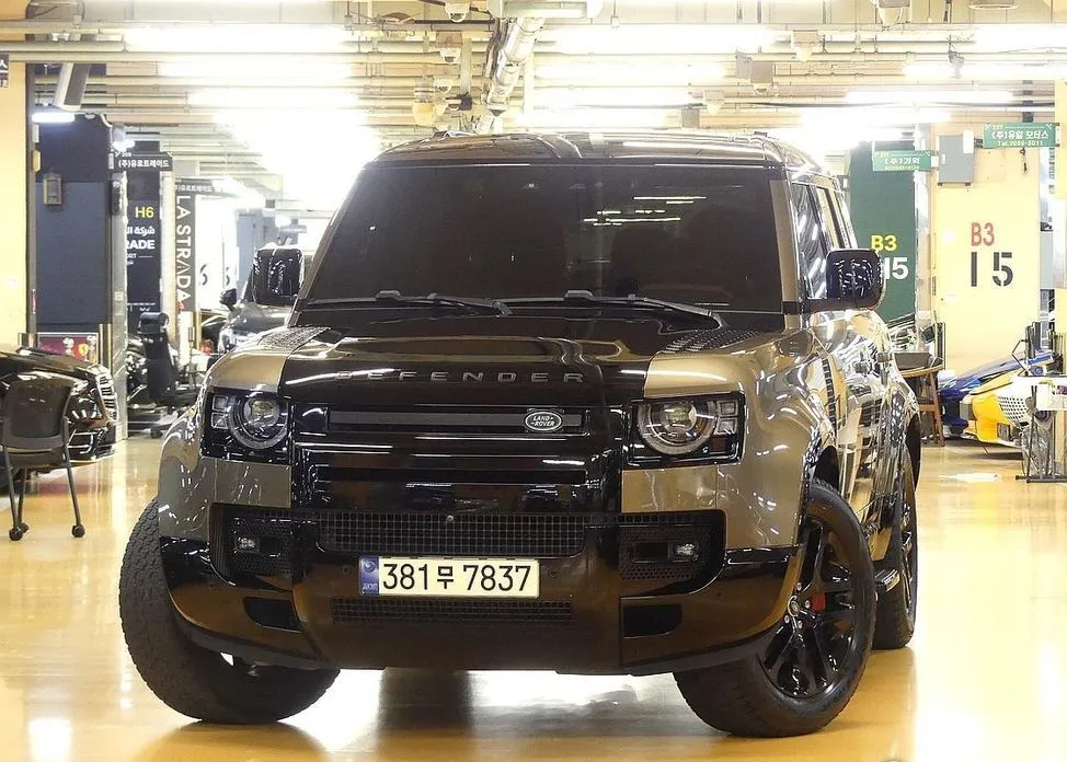 Land Rover Defender — фото 1
