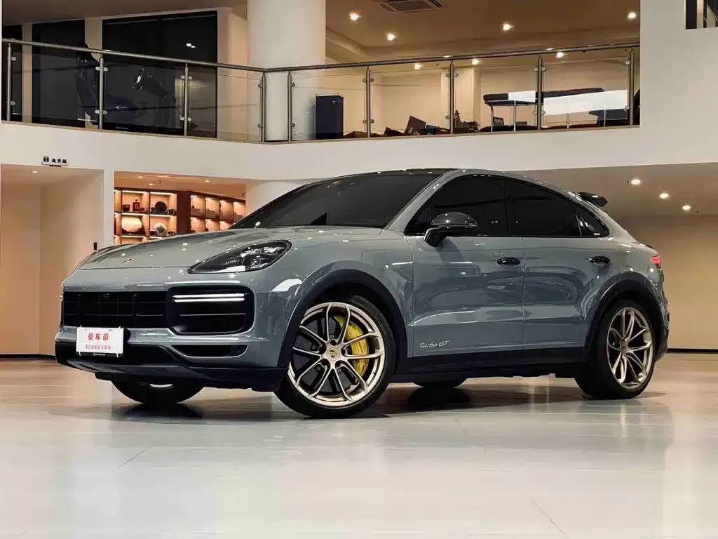 Porsche Cayenne — фото 1