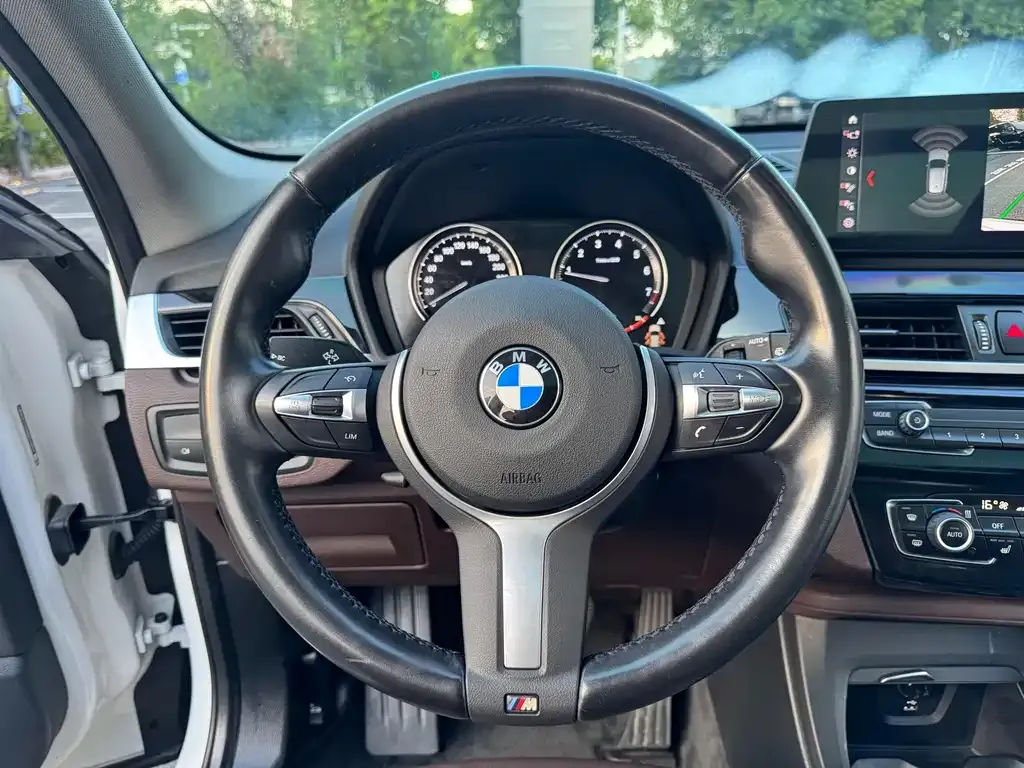 BMW X1 — фото 6