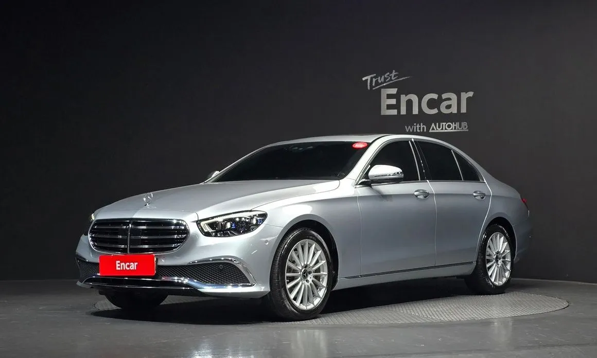 Mercedes-Benz E-Class — фото 1