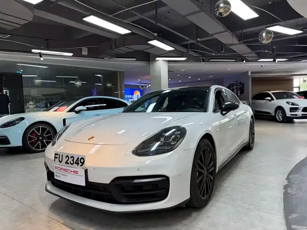 Porsche Panamera — фото 1