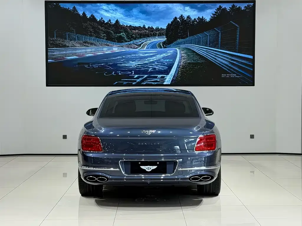 Bentley Flying Spur PHEV — фото 3