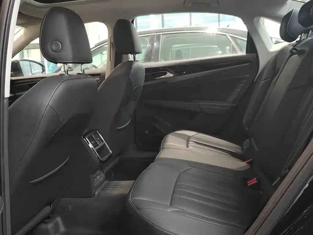 Volkswagen Passat — фото 2